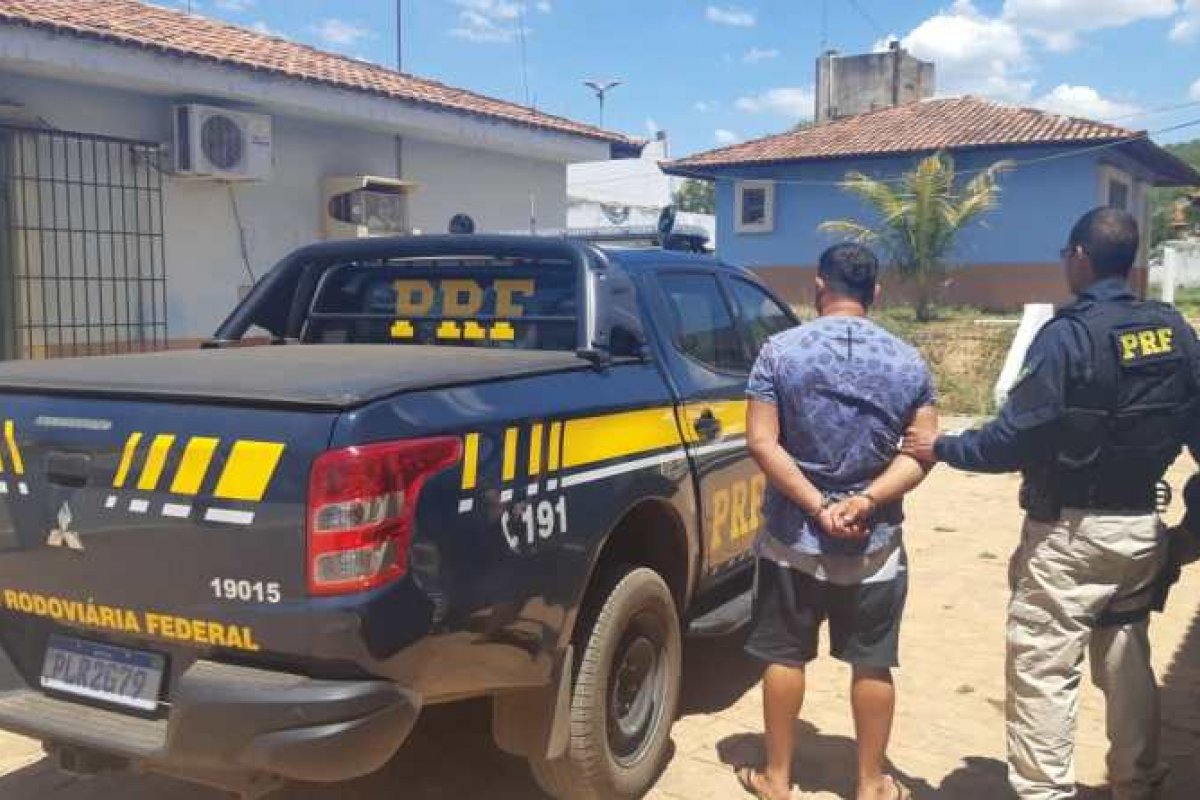 Foragido do DF, homem é preso pela PRF em rodovia no oeste da Bahia