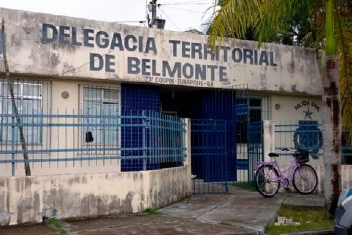 Presos rendem carcereiro e fogem de delegacia no sul da Bahia