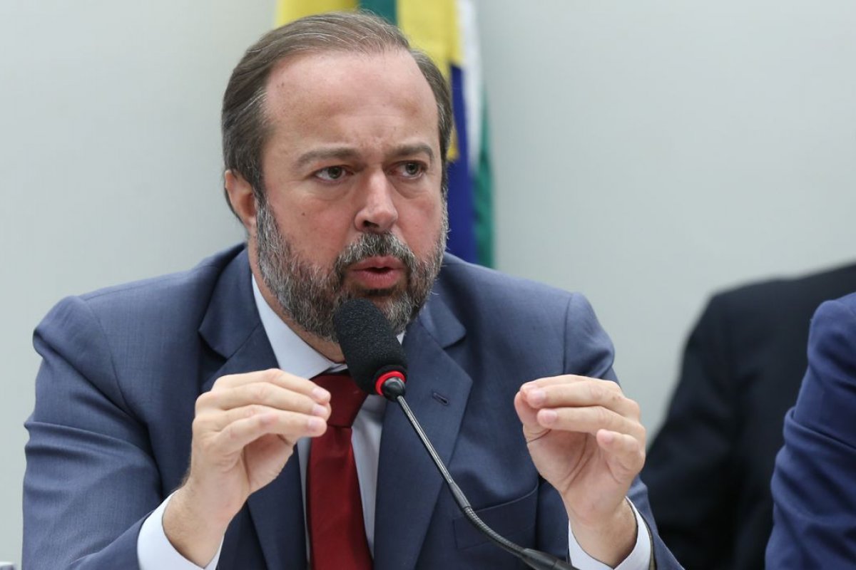Horário de verão só voltará em 2023 se 'houver evidências' de sua necessidade, segundo ministro