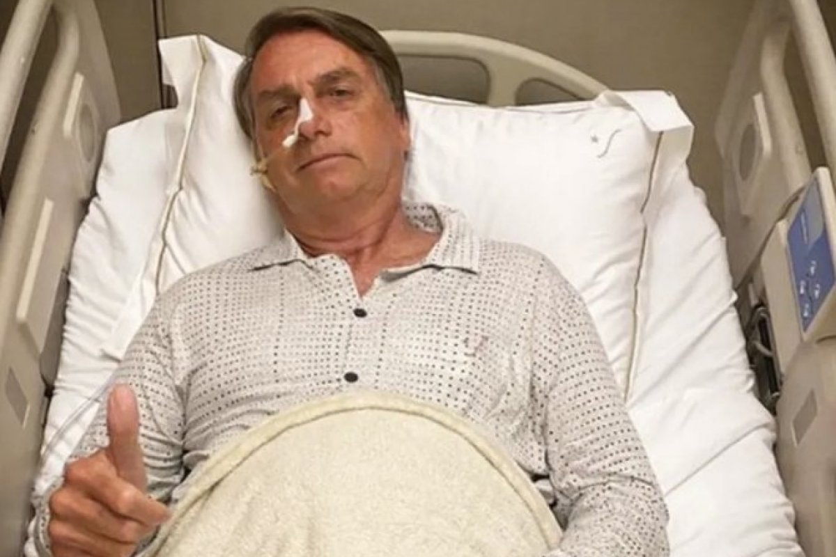 Bolsonaro é internado em Brasília pela terceira vez no mês