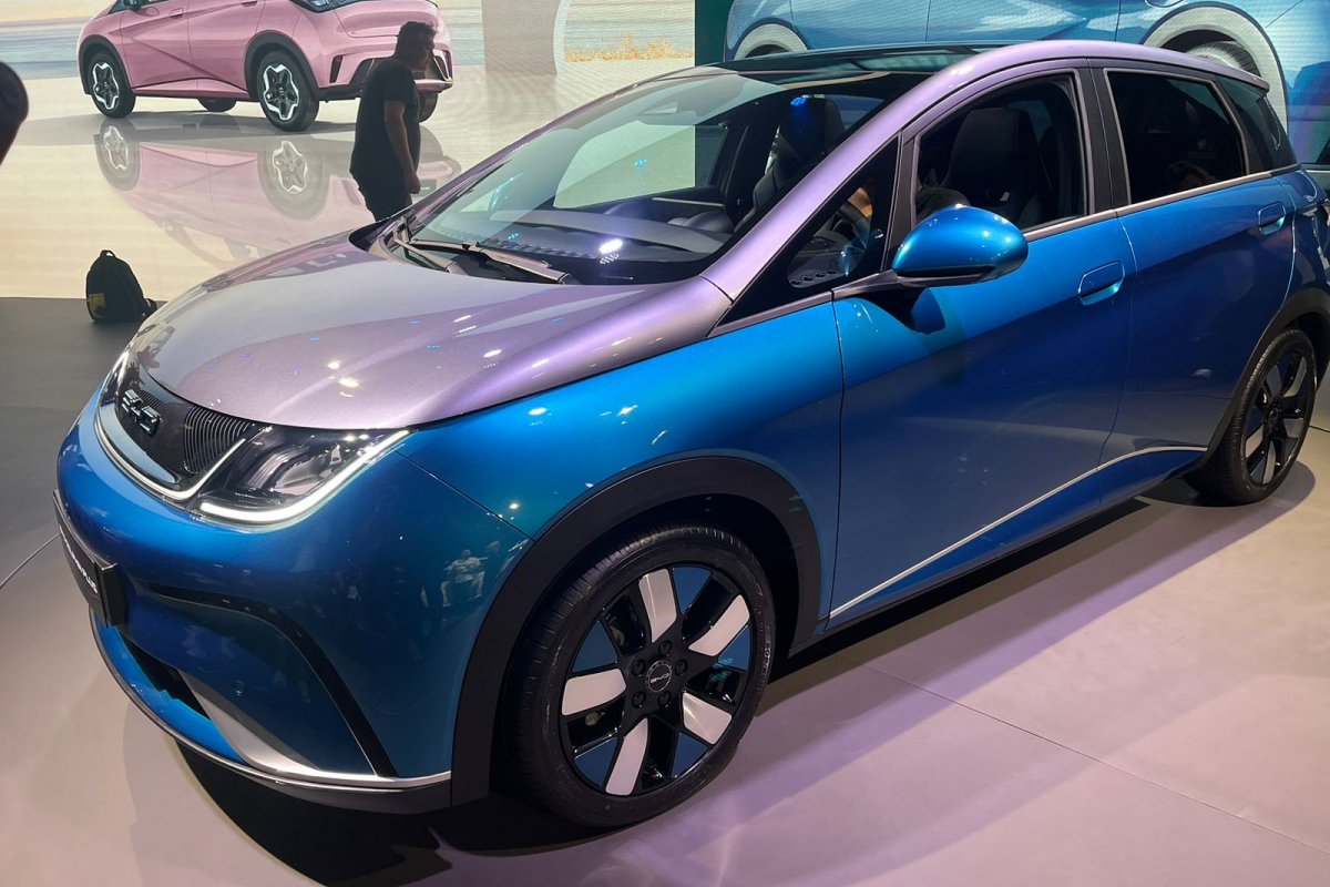 BYD lança Dolphin Plus com motor de 204cv por R$ 179,8 mil