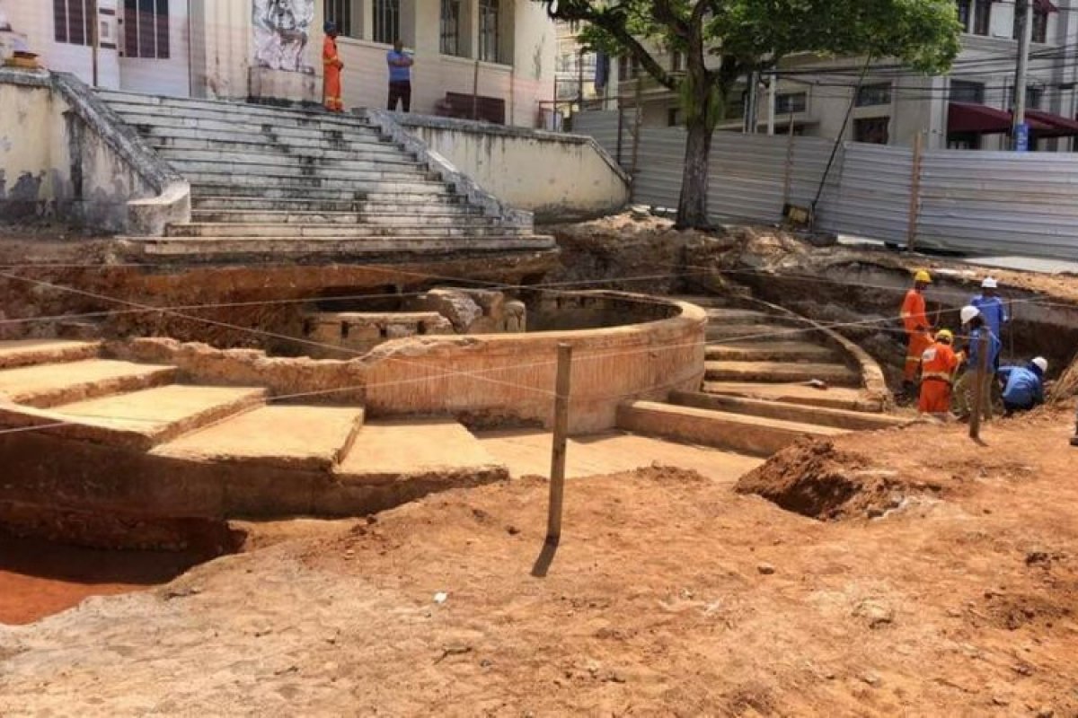 Prefeitura estuda estrutura achada durante reforma na Castro Alves
