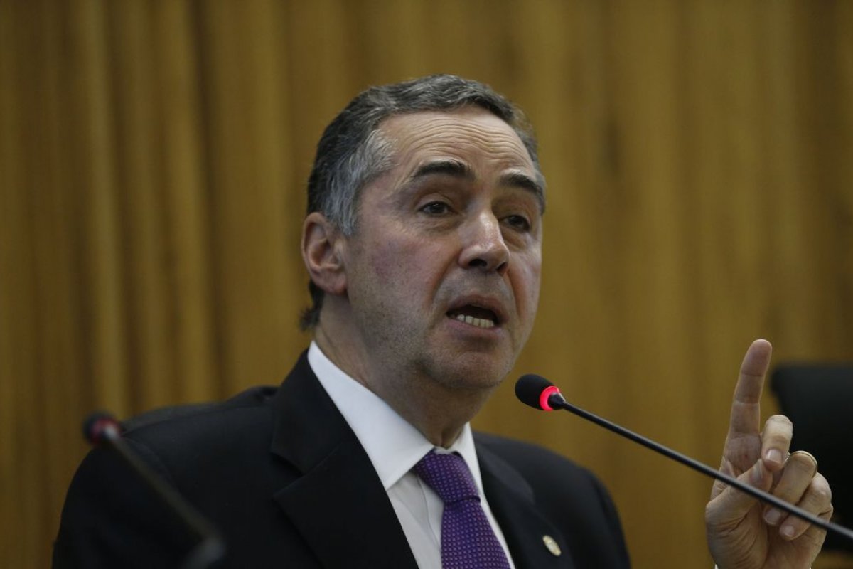 "Fazer um país maior e melhor, um país justo", diz Barroso como presidente do STF