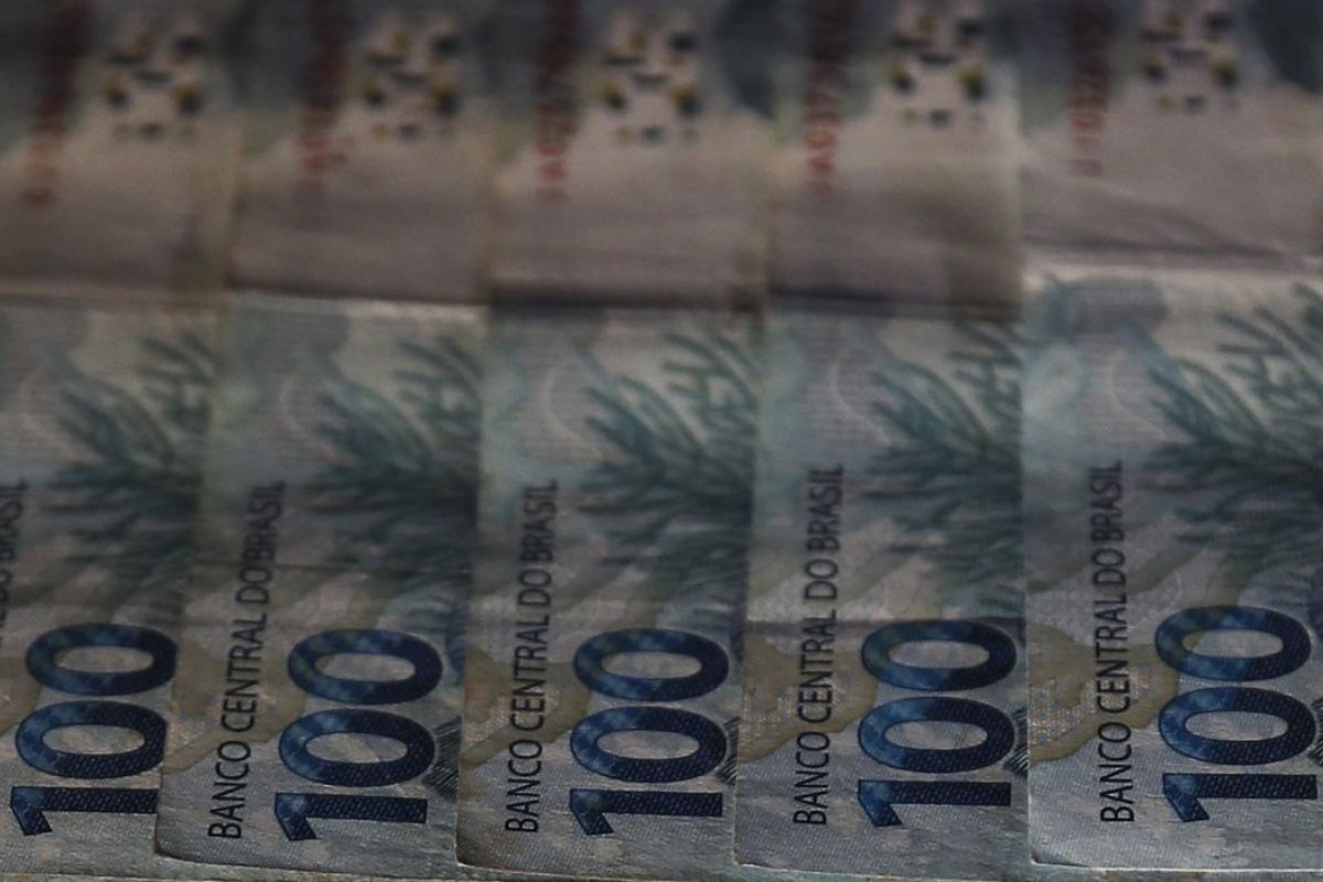 Déficit primário do Governo Central cai quase pela metade em agosto