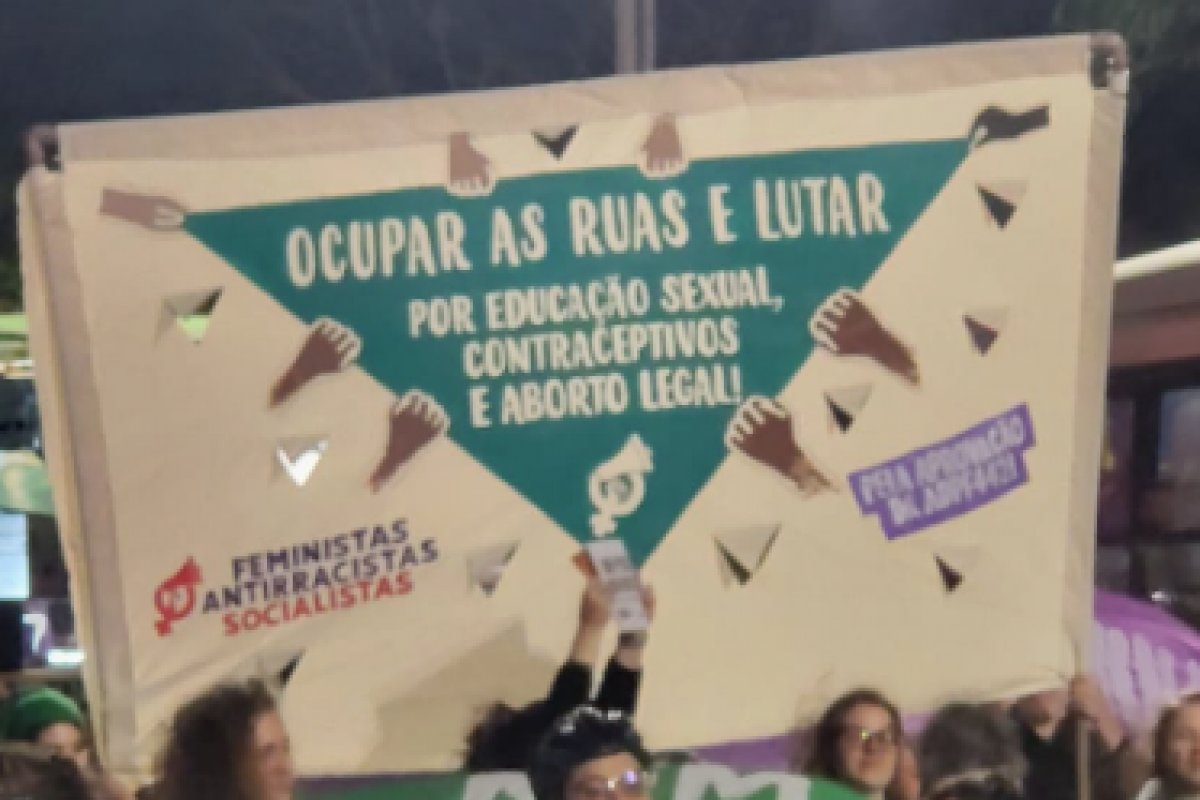 Vídeo: Mulheres realizam manifestação a favor da legalização do aborto na Av Paulista