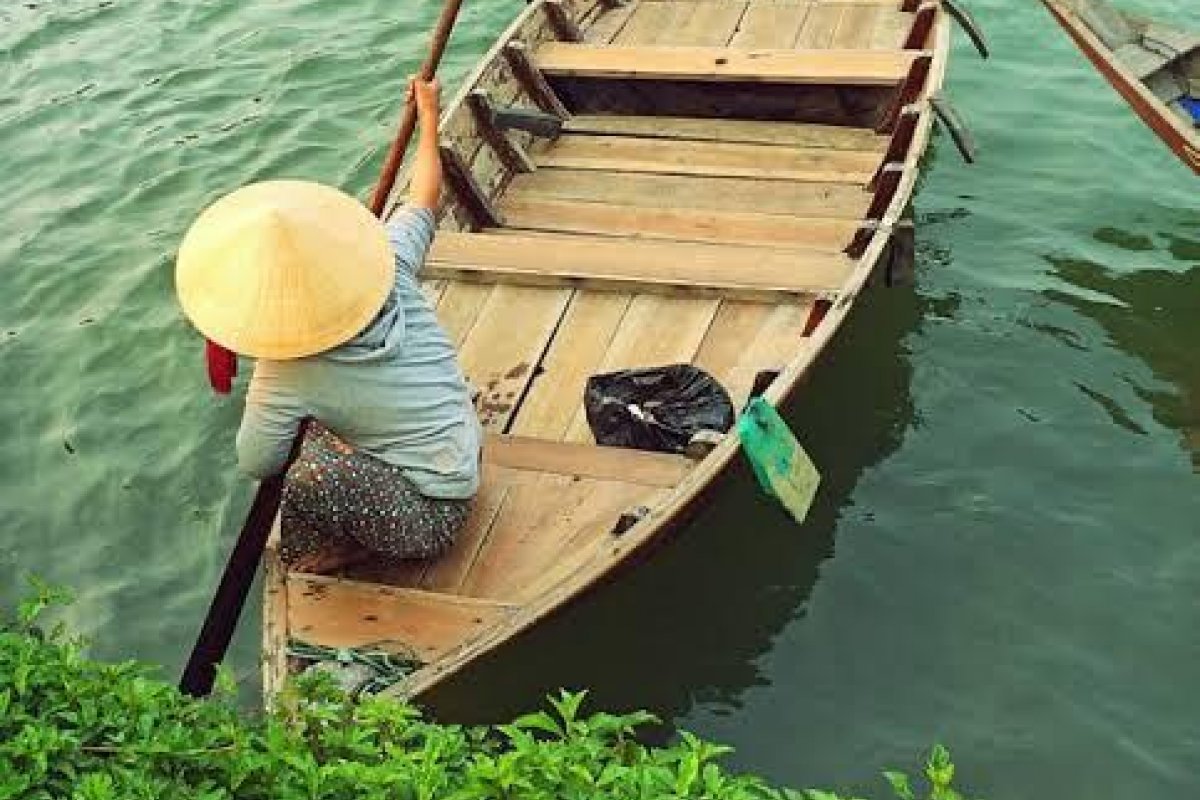 Na Bahia: Canoa com 7 pessoas vira e jovem morre