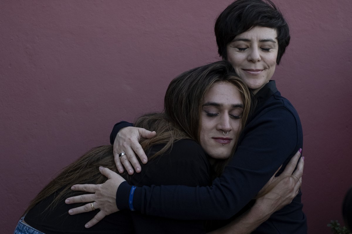 Coral lança feat com Fernanda Takai em single "Serra"!