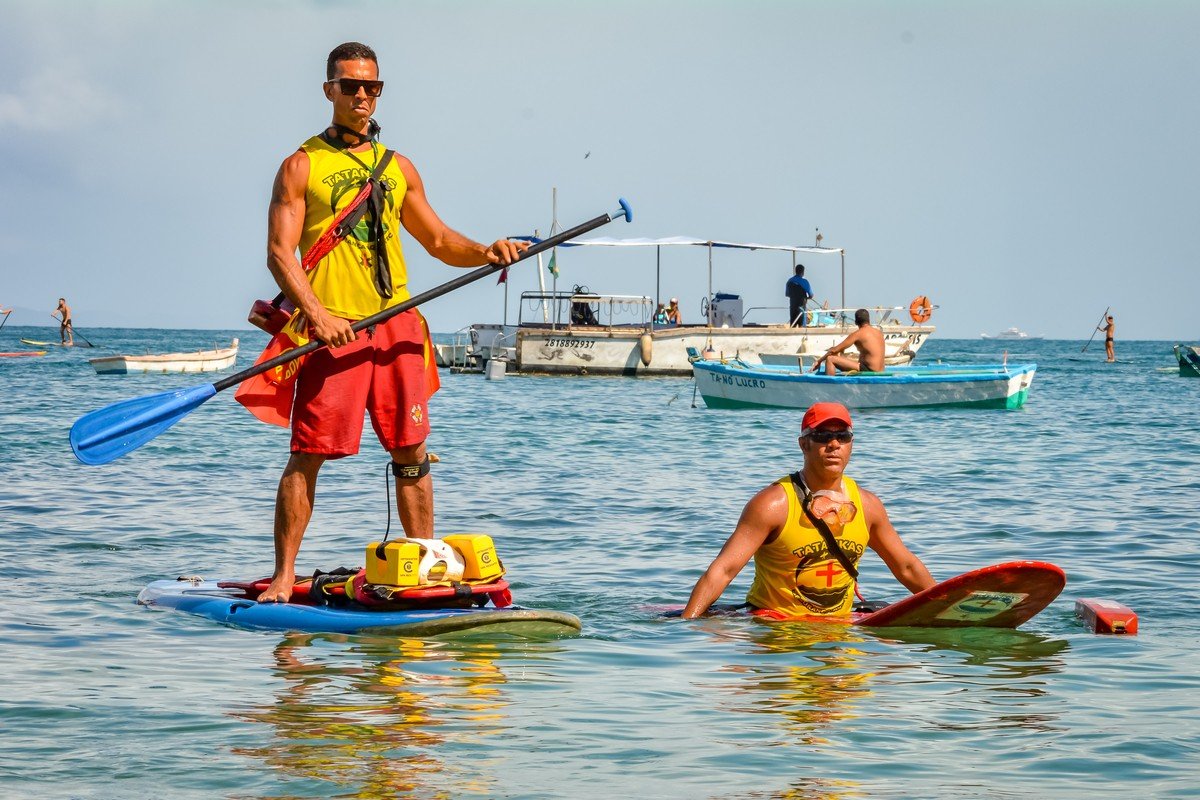Em Salvador, projeto oferece atividades esportivas de graça na praia de Tubarão