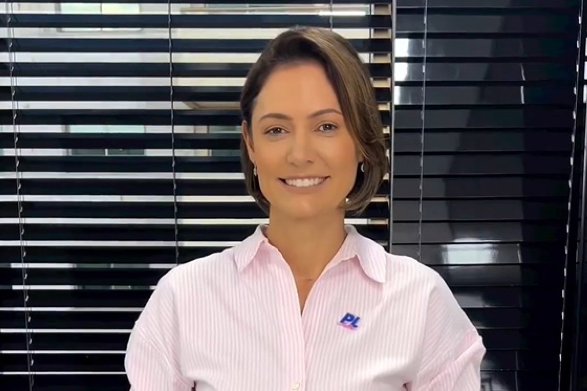 Michelle Bolsonaro diz que enquanto primeira-dama não queria ser 'viajante turista'