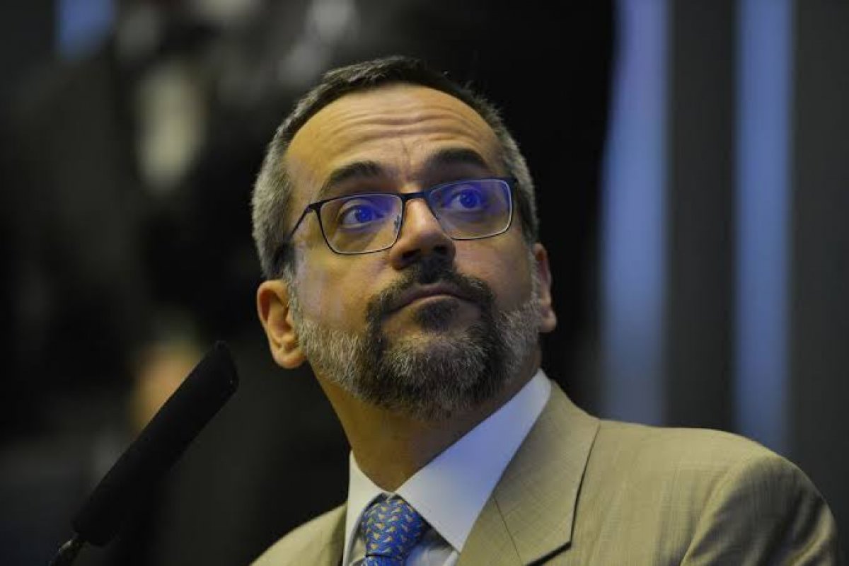 Weintraub republica postagem chamando Bolsonaro de traidor