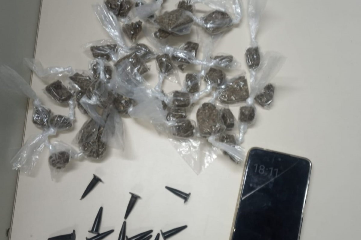 Apreensão de drogas na Boca do Rio pela Guarnição do Batalhão Apolo