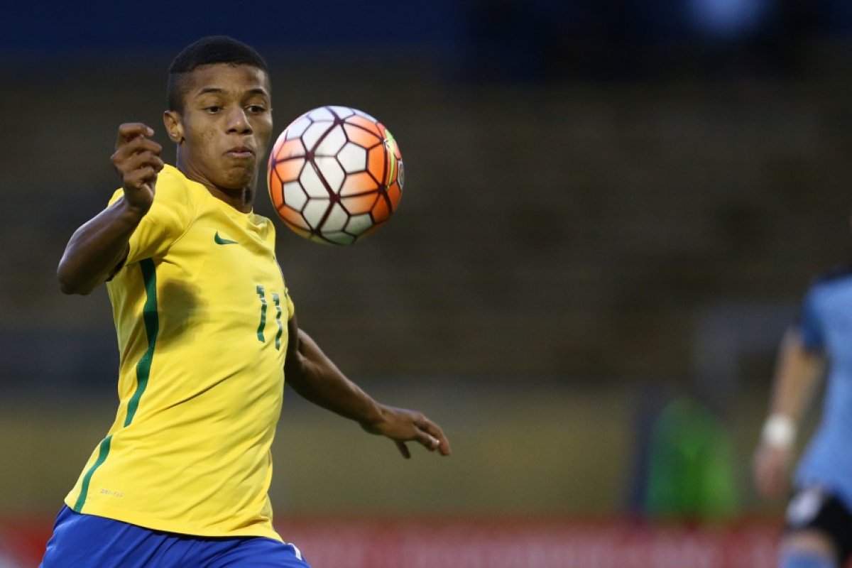 Diniz convoca David Neres para jogos da seleção após lesão de Raphinha