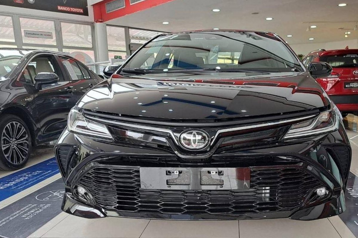 Corolla GR-Sport "estreia" nas lojas sem comunicação oficial: veja os detalhes