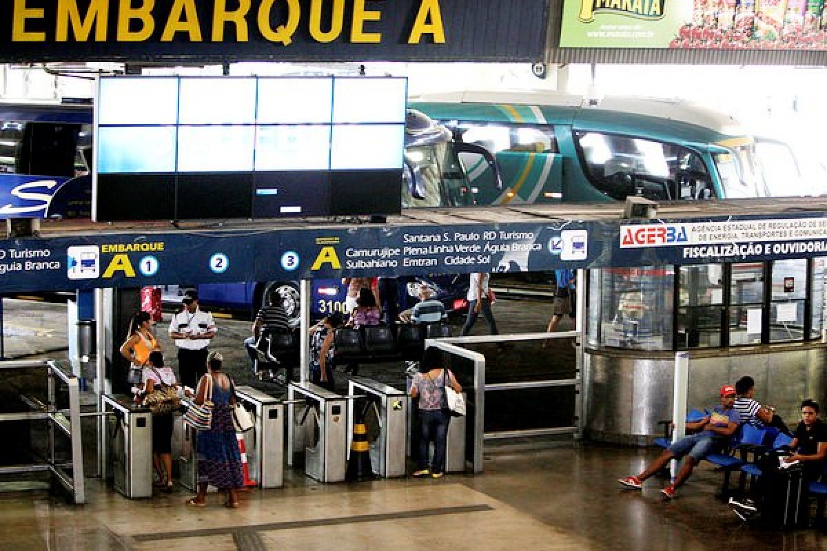Movimento nos terminais rodoviários e marítimos é tranquilo na manhã desta quinta (26)
