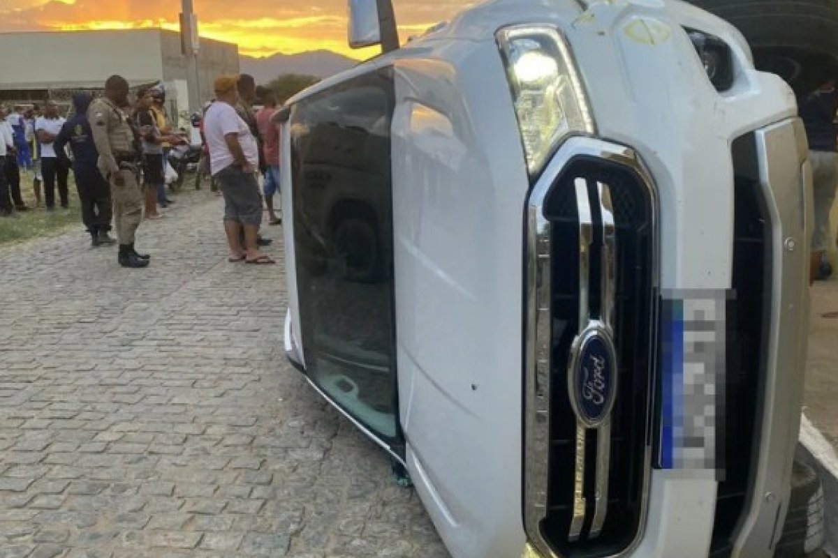 Caminhonete perde controle e passar por cima de motociclista no sudoeste da Bahia