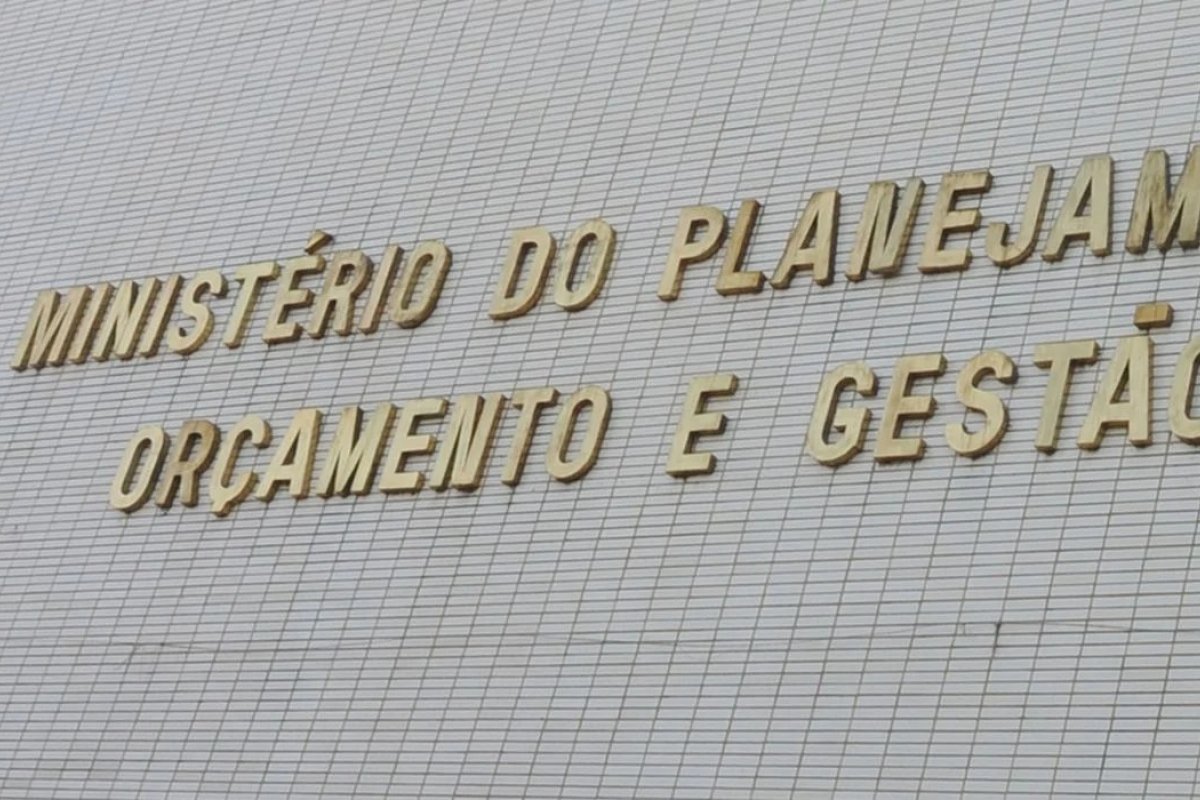 Governo quer reduzir número de carreiras de servidores federais