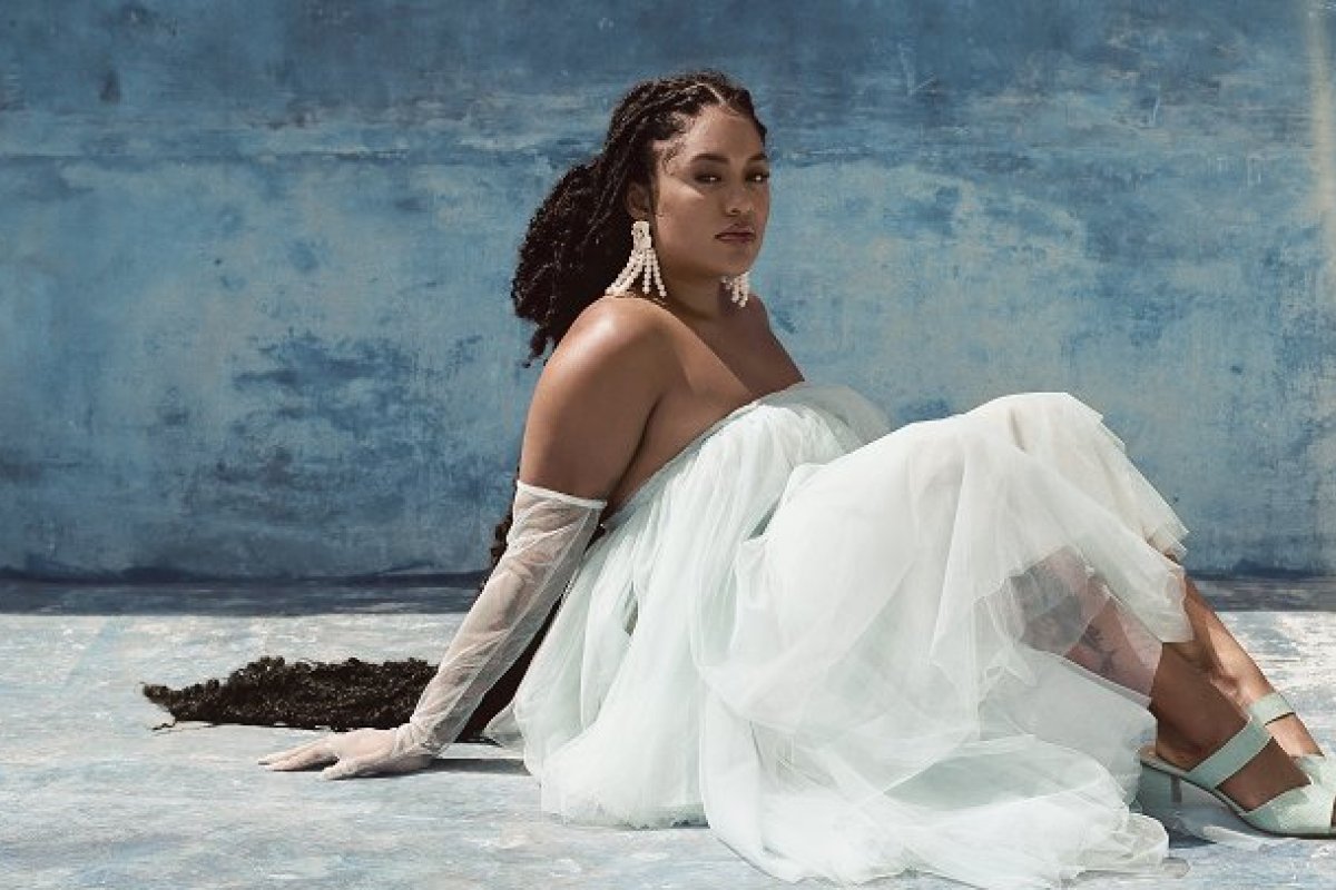 Cantora maranhense Iuna Falcão leva show Aurá para Salvador!