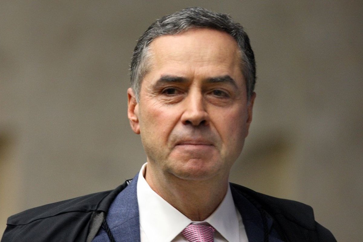 Barroso vota para governo elaborar plano de combate a violações no sistema carcerário