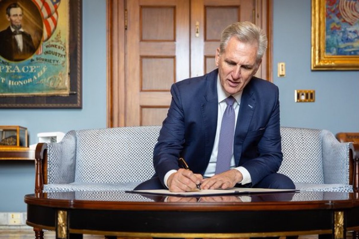 Presidente da Câmara dos EUA perde cargo após moção apresentada pelo próprio partido