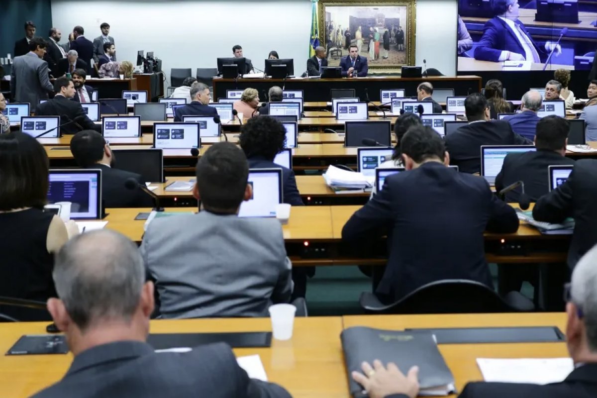 PEC que autoriza venda de plasma sanguíneo é aprovada pela CCJ do Senado