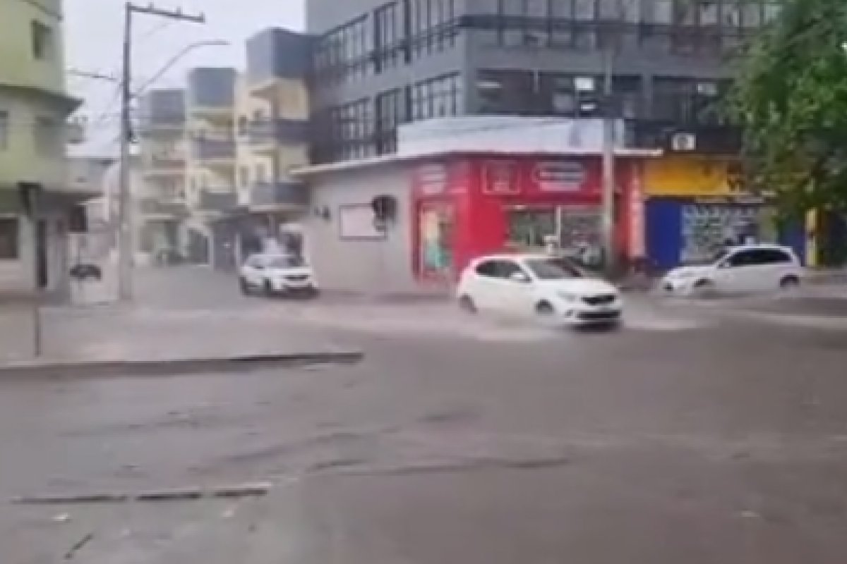 Vídeo: Vitória da Conquista tem chuvas intensas e granizo nesta quarta-feira (4)