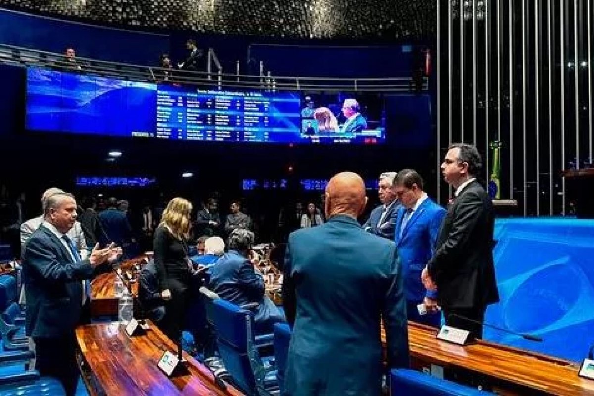 Senado aprova acordo que permitirá governo não cumprir piso da Saúde