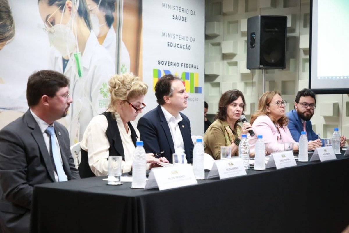 Cursos de medicina: governo federal libera a abertura de 900 novas vagas para a Bahia
