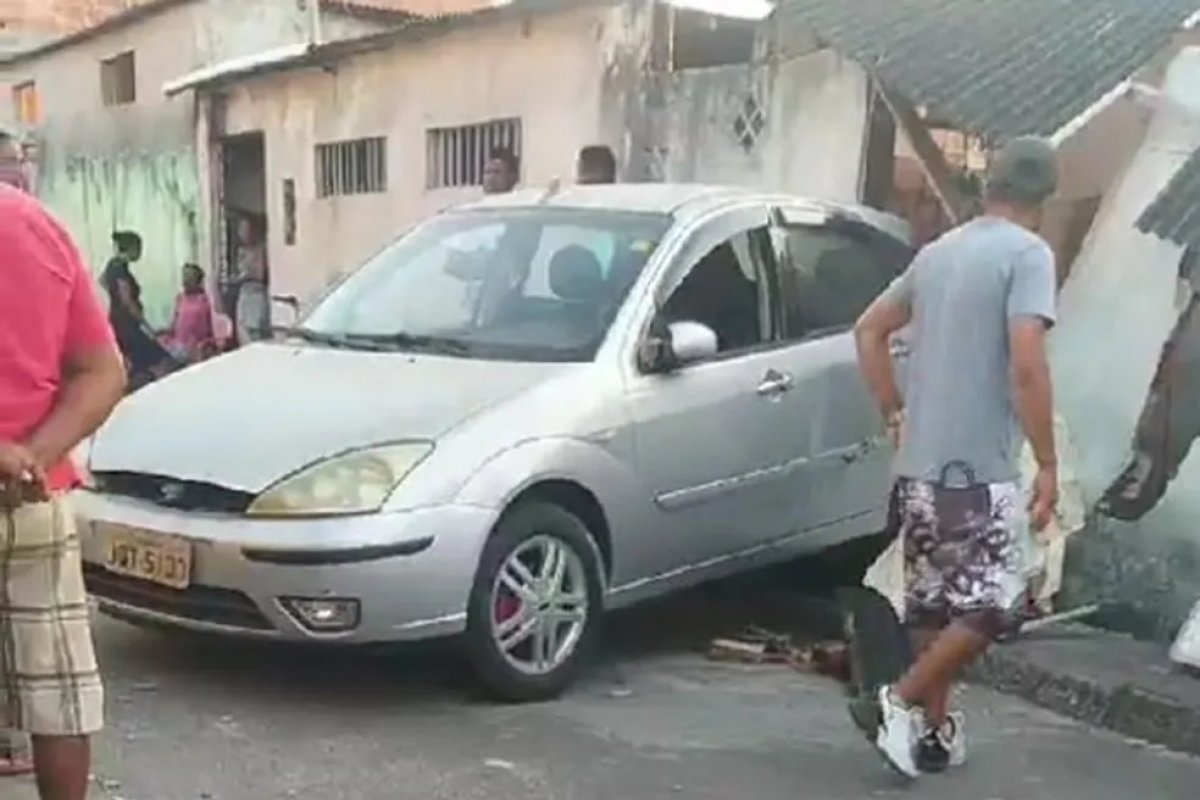 Mulher morre atropelada por carro dirigido por adolescente de 13 anos em Camaçari