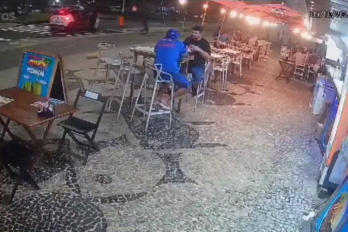 Vídeo: irmão de deputada federal é morto a tiros em quiosque no Rio de Janeiro