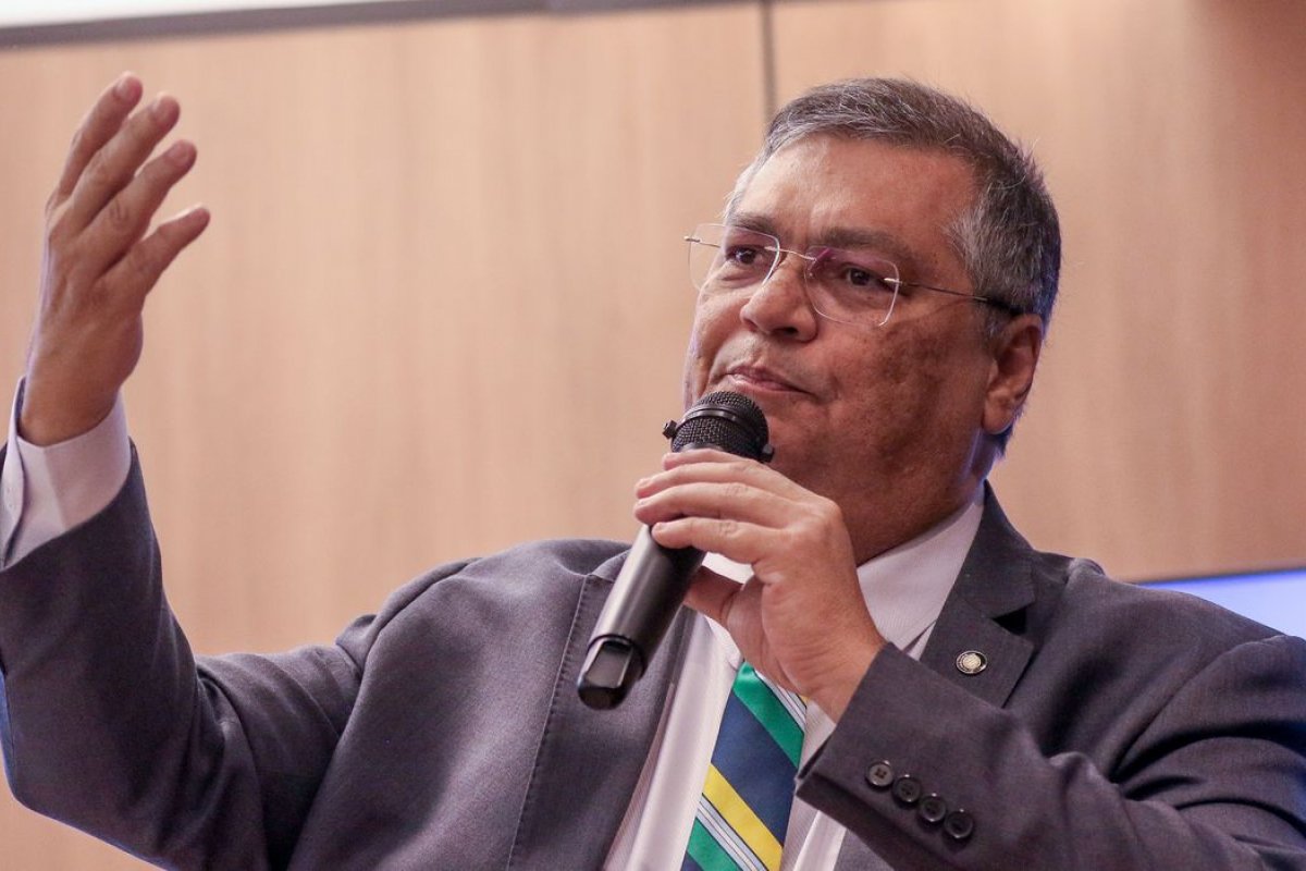 “É necessário tirar dinheiro das facções”, diz Dino sobre medidas para desarticular grupos criminosos na Bahia