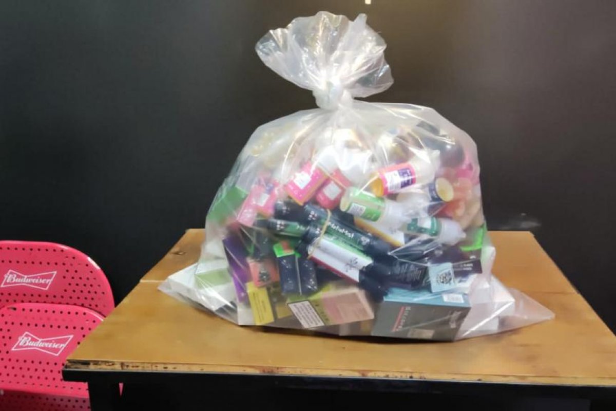 Dececap apreende cigarros eletrônicos e acessórios avaliados em R$90 mil