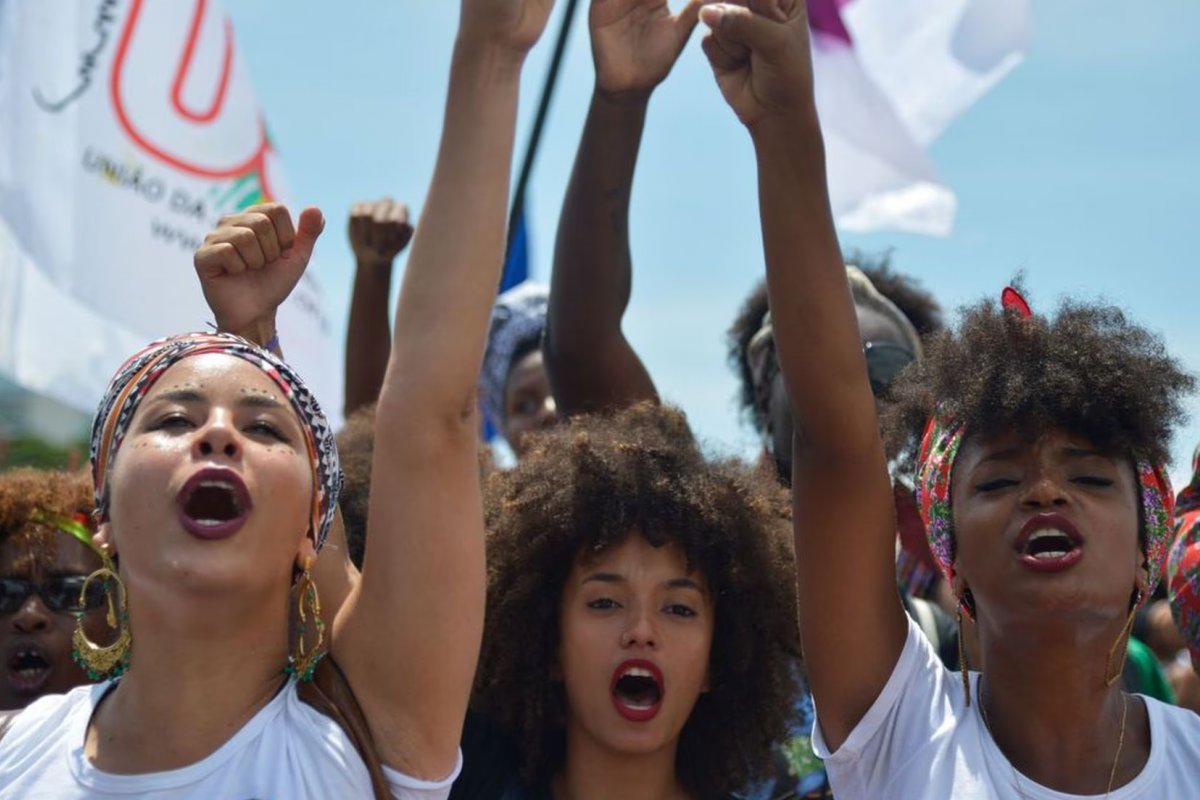 Mercado de trabalho só alcançará igualdade racial em 167 anos, diz estudo