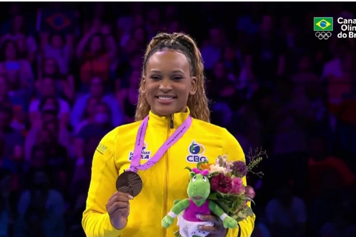 Rebeca Andrade é campeã mundial do salto