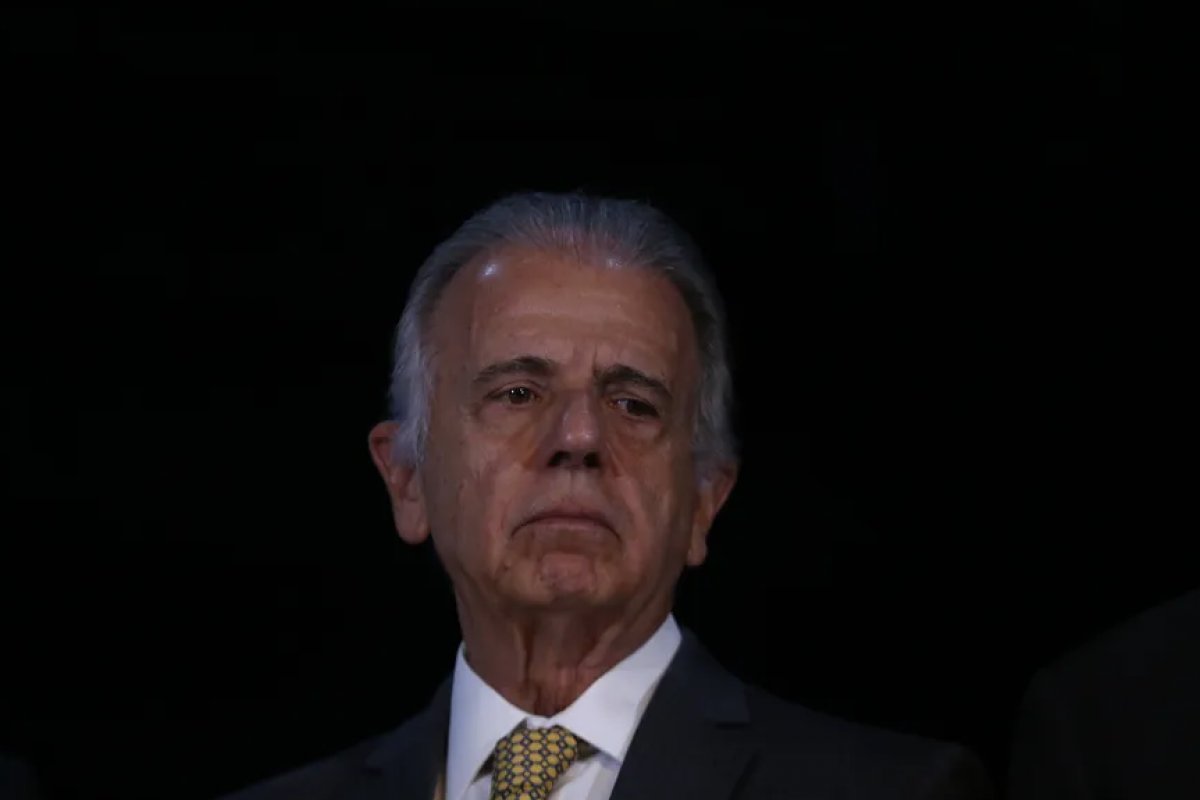 Ministro da Defesa discute repatriação dos brasileiros em Israel