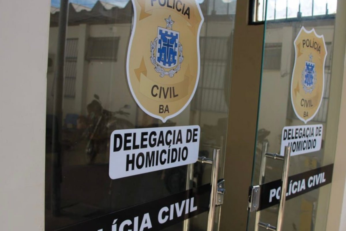 Polícia investiga envenenamento criminoso após jovem morrer durante almoço na Bahia