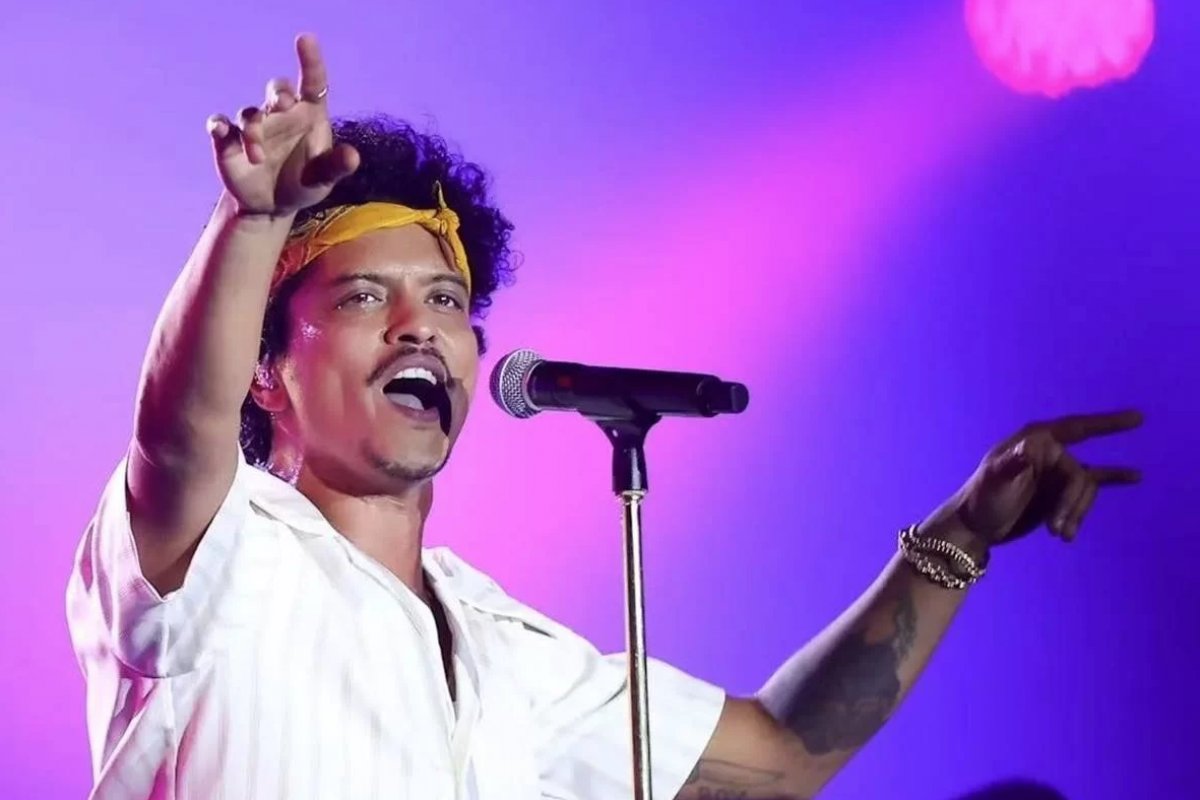 Bruno Mars é tirado às pressas de Israel, devido a ataques do Hamas