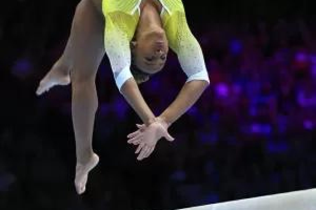 Rebeca Andrade é bronze na trave pela primeira vez em Mundial