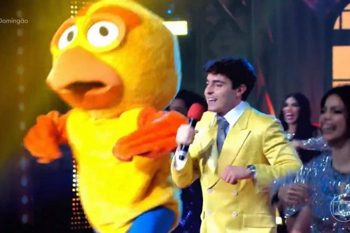 Veja vídeo! Filho de Gugu, dubla ‘Pintinho Amarelinho’ em homenagem ao pai!