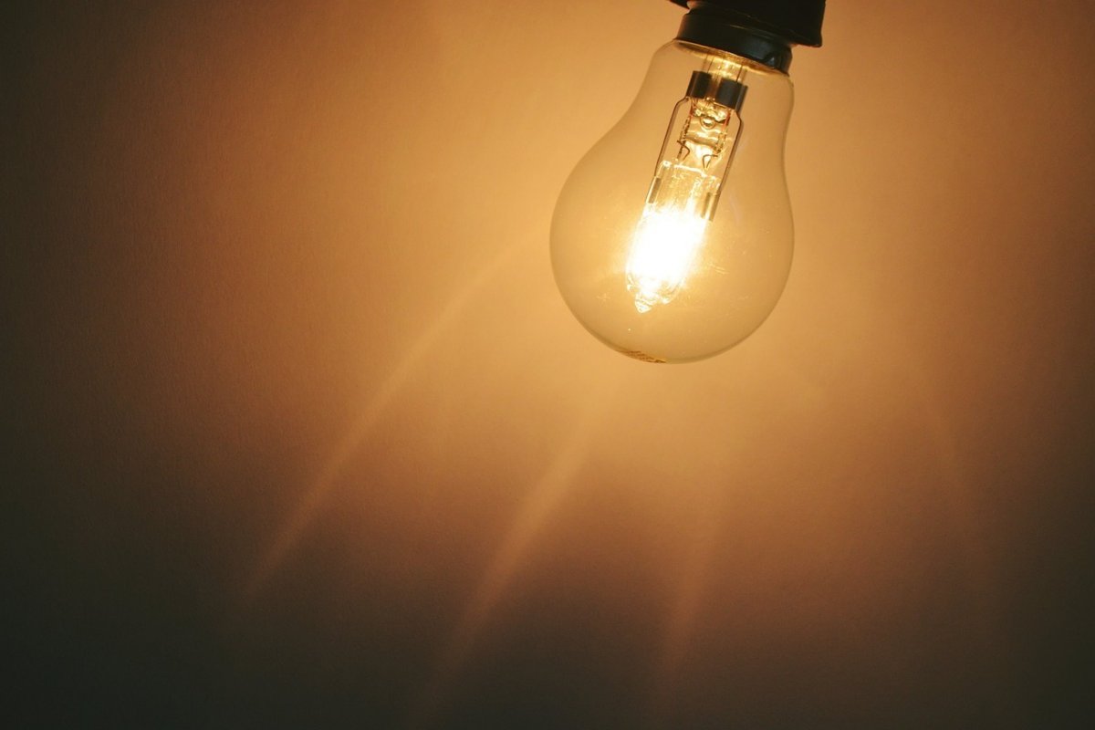 Brasil lidera ranking com a conta de luz mais pesada entre 34 países