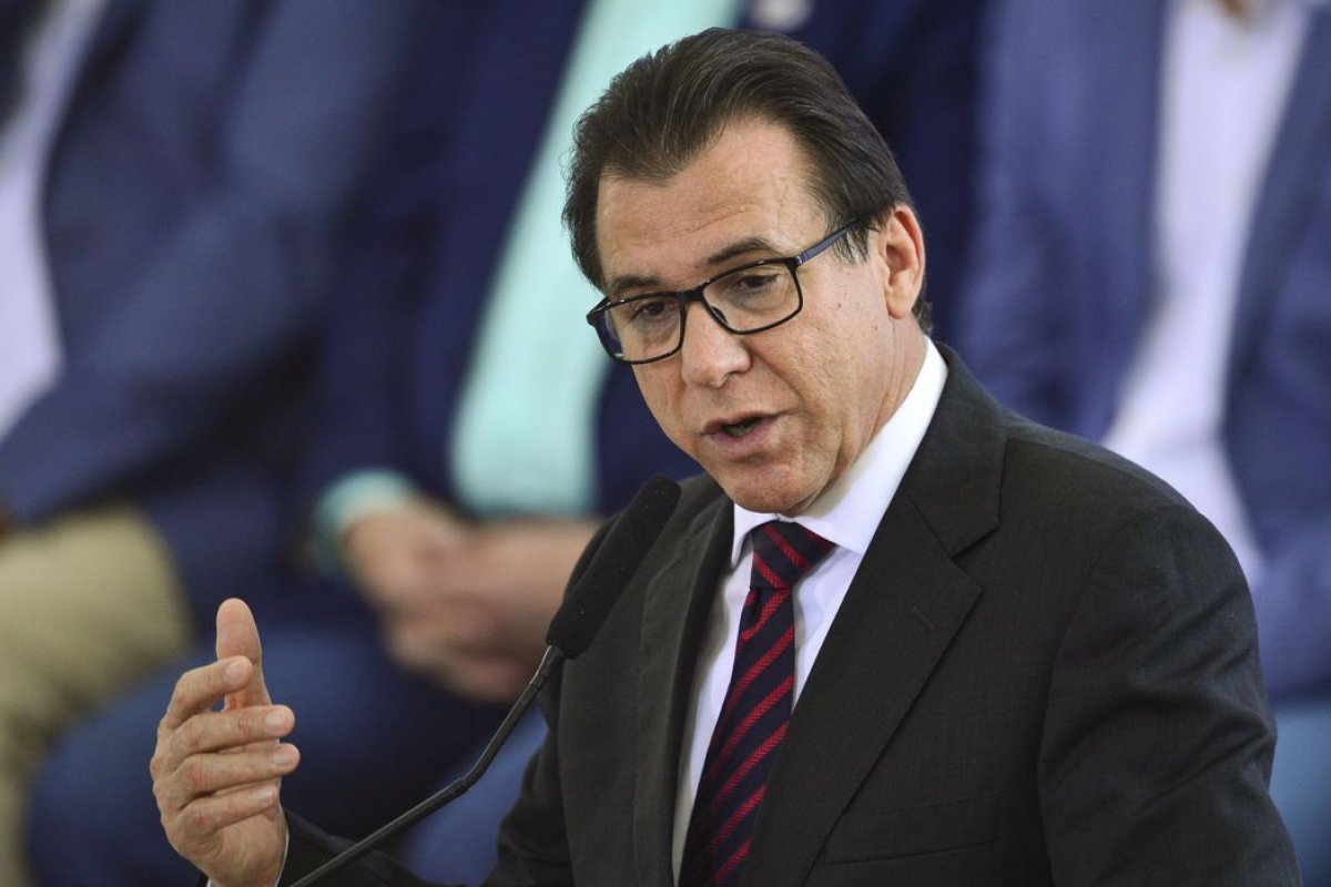 Marinho diz que regulamentação de aplicativos será enviada mesmo sem acordo