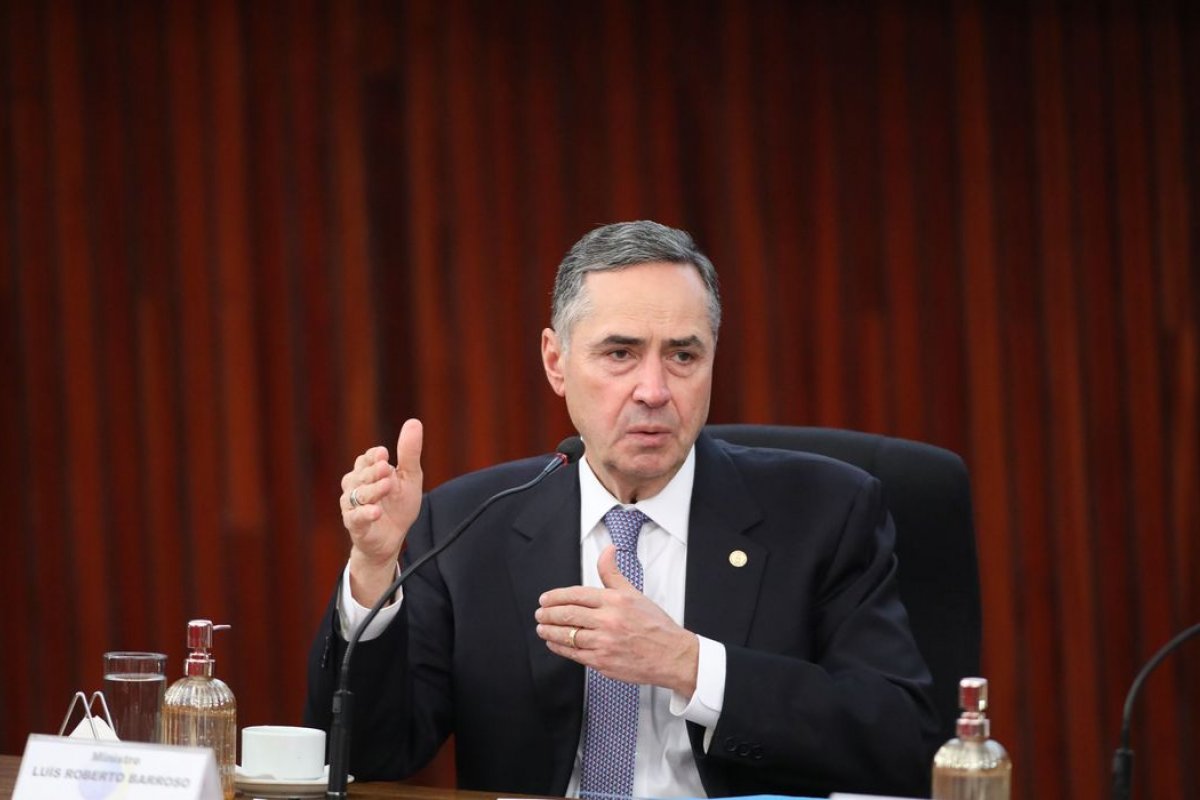 STF estuda duas exceções à atual regra de imunidade das plataformas, diz Barroso