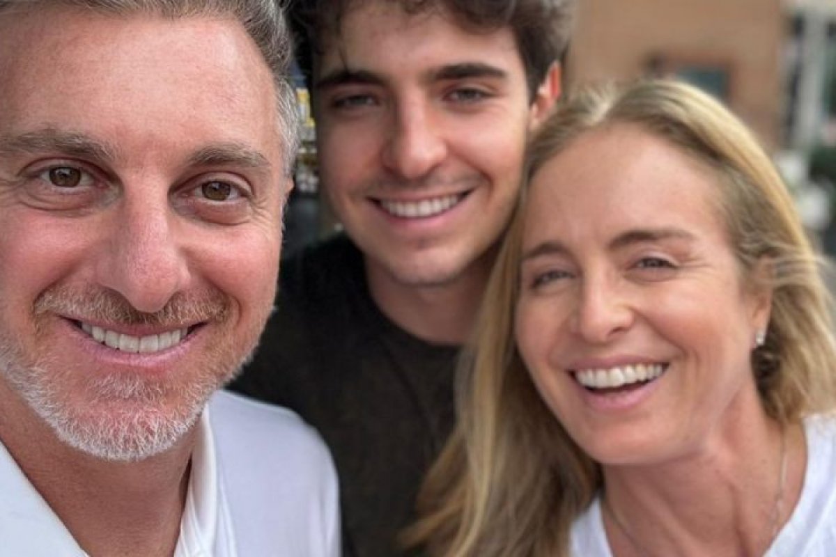 João Liberato passa o dia em parque de Orlando com Luciano Huck!