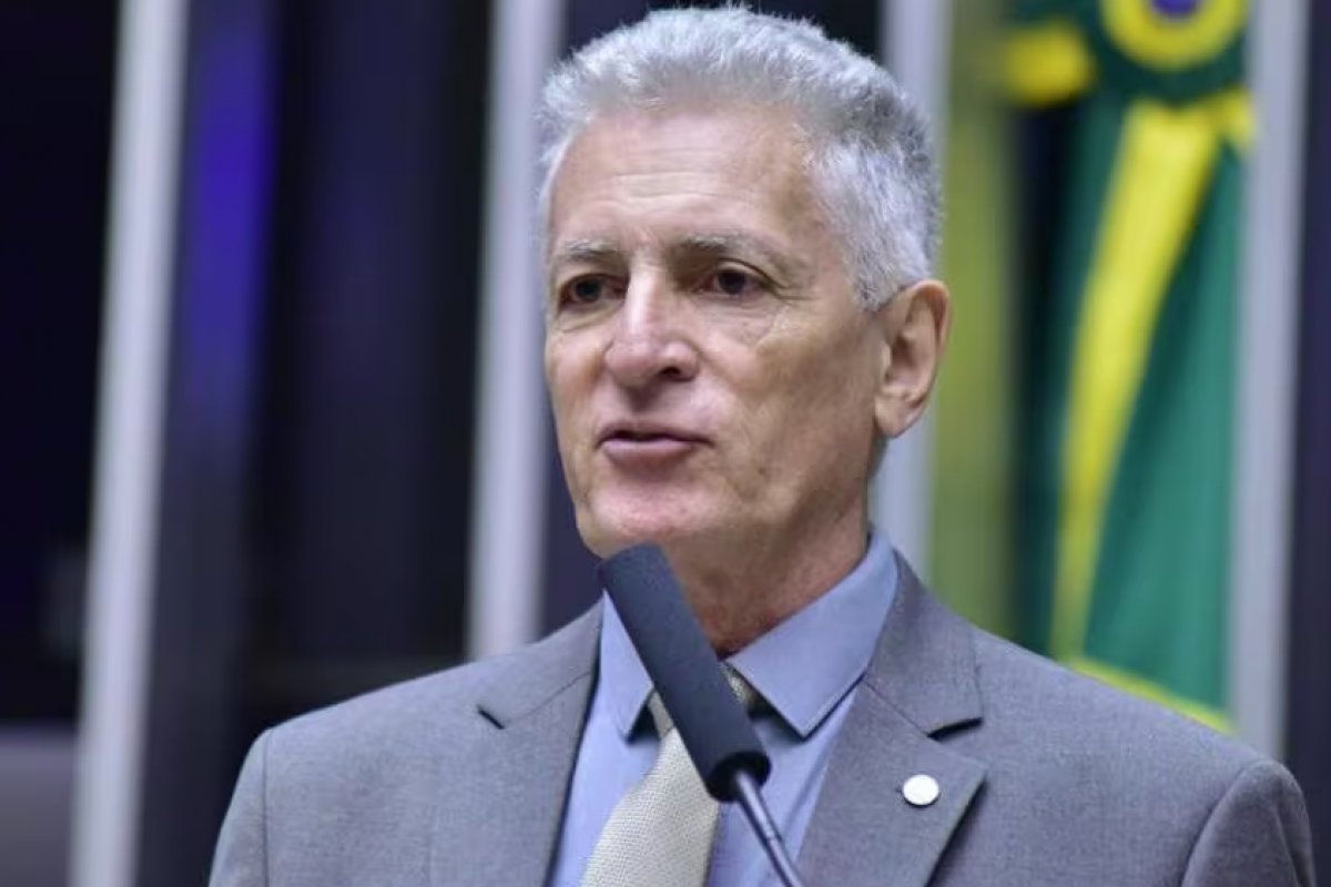 Vídeo: "Condena o Hamas", gritam deputados da oposição em discurso de petista