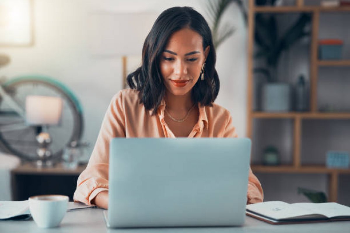 Brasileiros dão preferência a compras em sites internacionais, aponta pesquisa