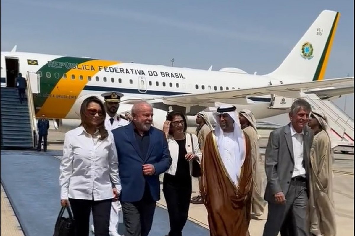 Lula conversa com presidente do Emirados Árabes Unidos sobre guerra