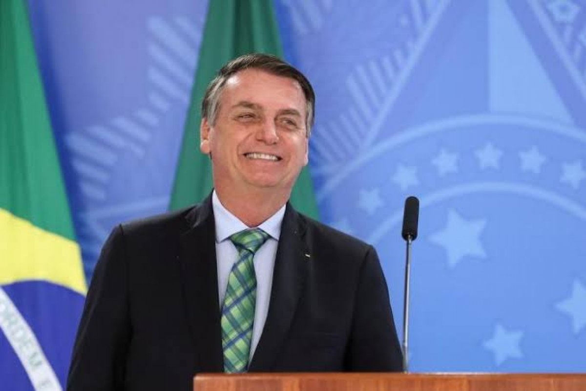 Bolsonaro sanciona PL que extingue prisão disciplinar para policiais