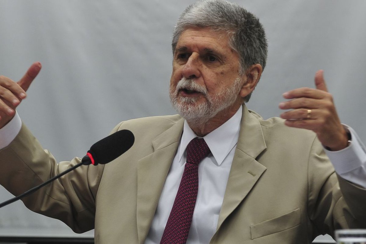 Celso Amorim negocia parceria com Egito para resgate de brasileiros em Gaza