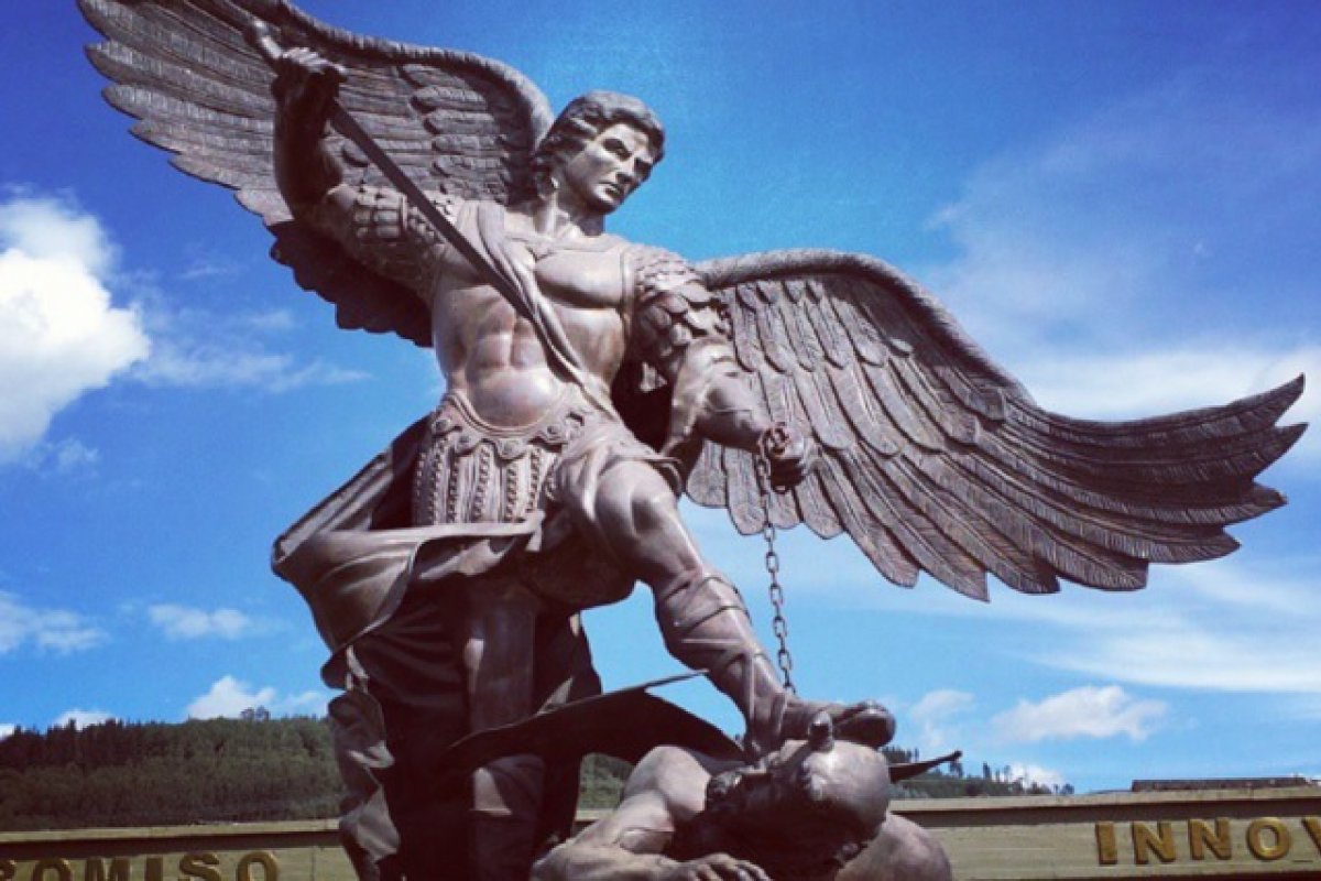 São Miguel Arcanjo ultrapassa Nossa Senhora Aparecida como o santo mais buscado no Brasil