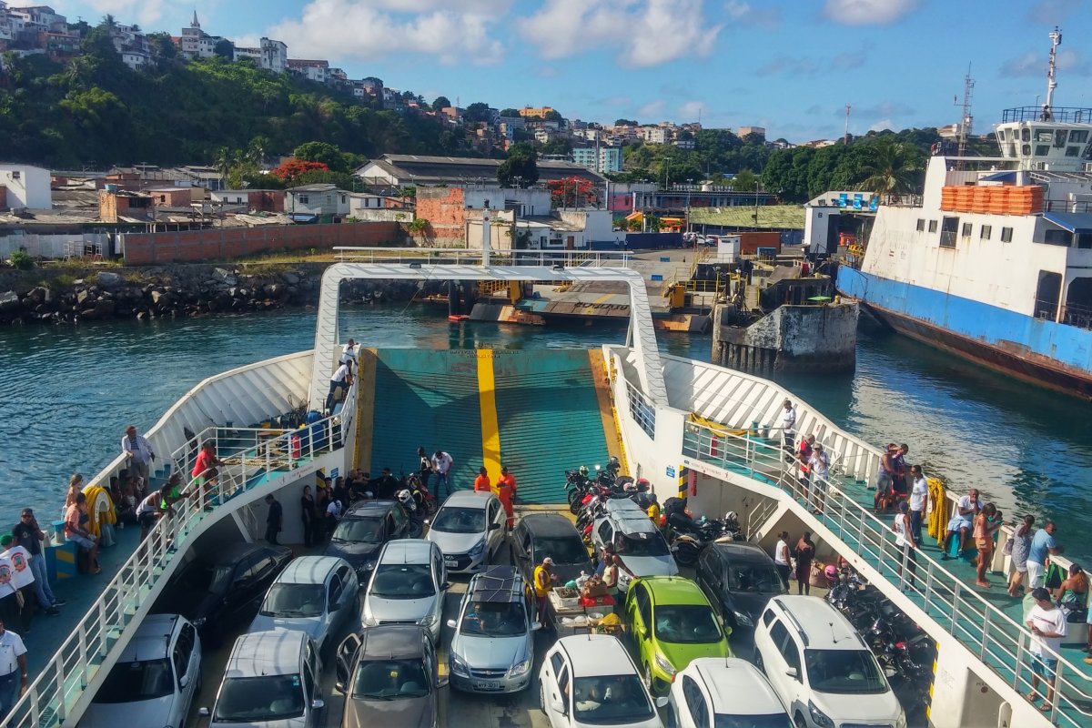 Fluxo de saída de Salvador é intenso na manhã desta sexta