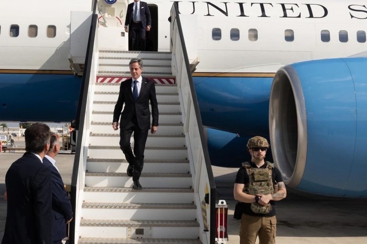 Secretário dos EUA visita Israel e pede 'todas as precauções' para evitar ferir civis